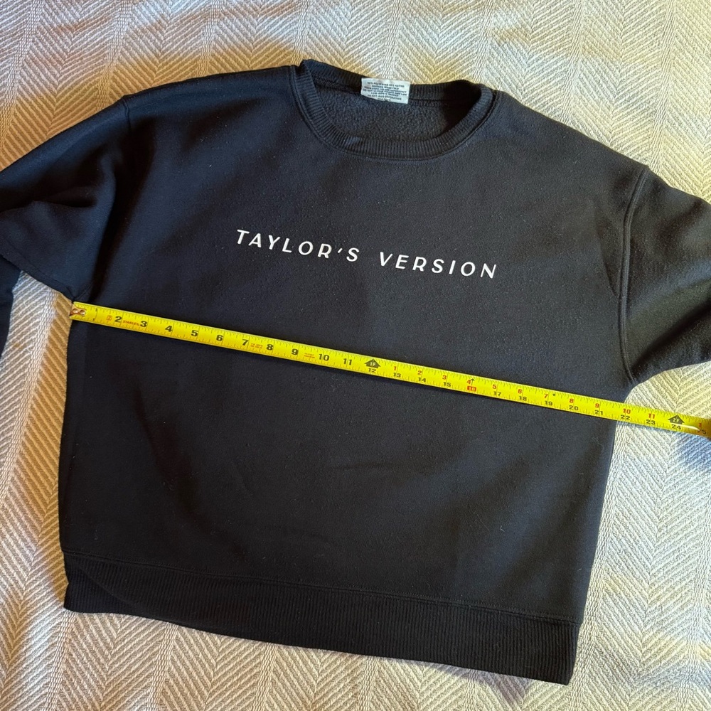 Taylor Swift‎ Taylor's Version Black Crewneck Sweatshirt, Size L - Picture 9 of 10